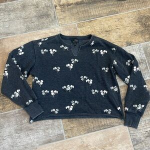 Lucky Brand Long Sleeve Cropped Floral Gray Sweater Size XS Relaxed Fit
